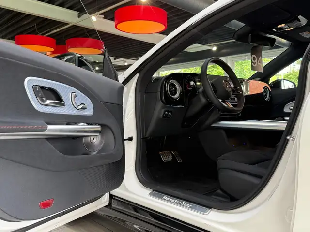 Mercedes-Benz Cla view 11