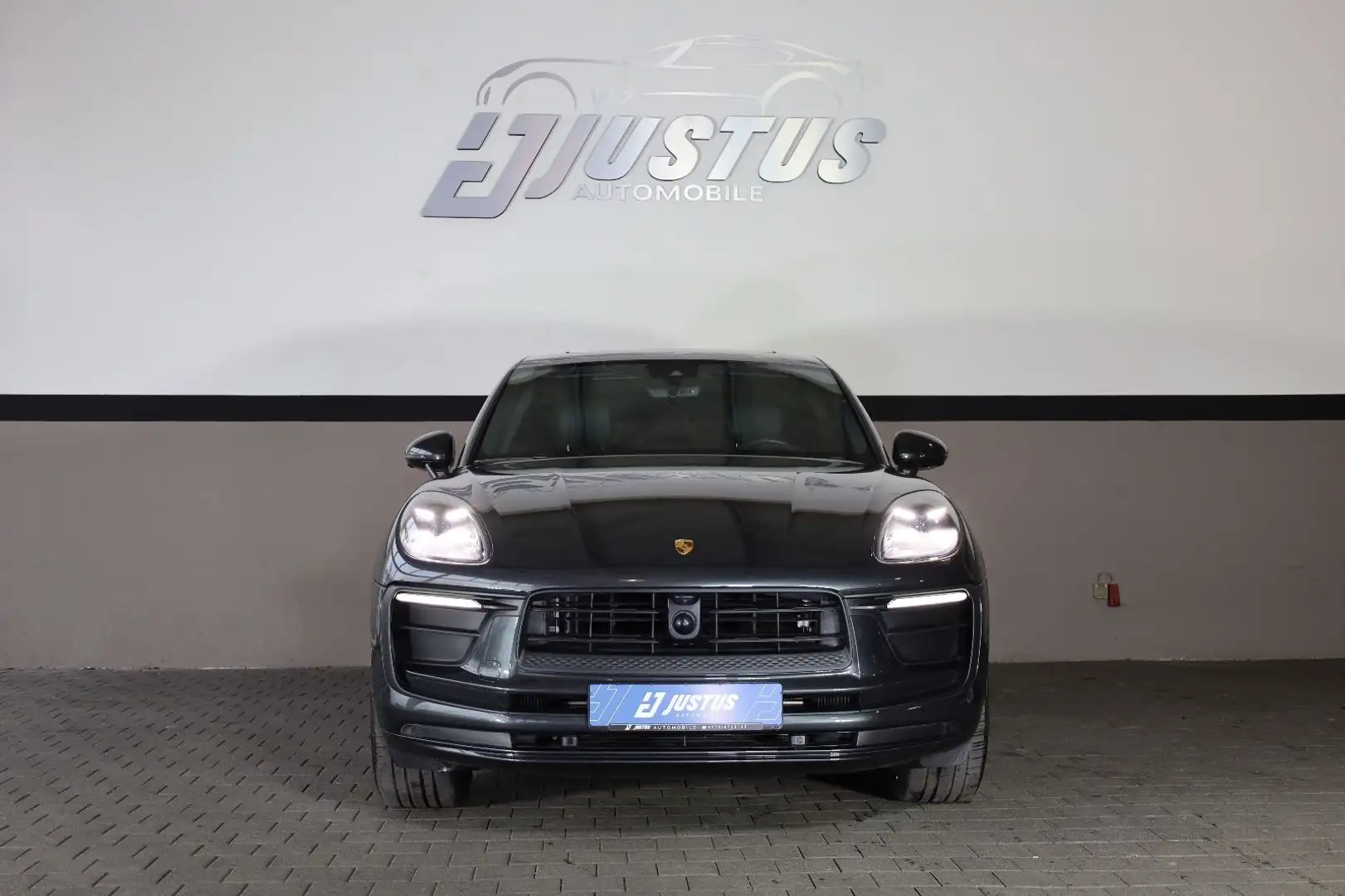 Porsche Macan 2.0 AWD/360*/SportChrono/Airmatic/ACC/R20 Grau - 2