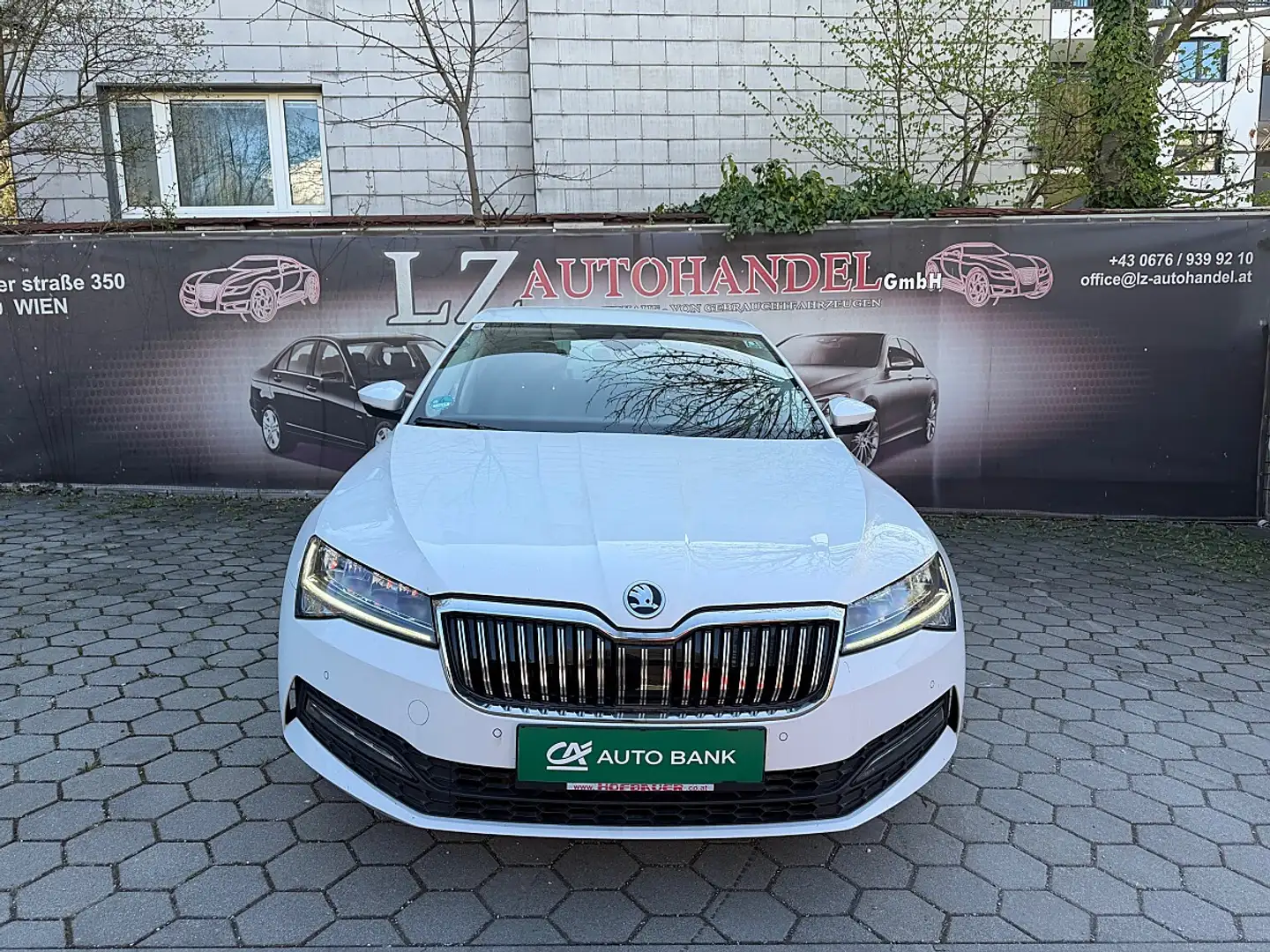 Skoda Superb 2,0 TDI Ambition Weiß - 2