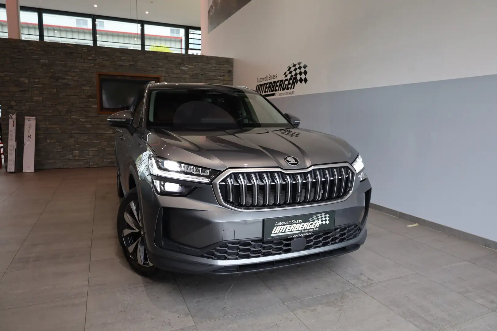 Skoda Kodiaq 2,0 TDI 4x4 Selection DSG DAB LED Grau - 2