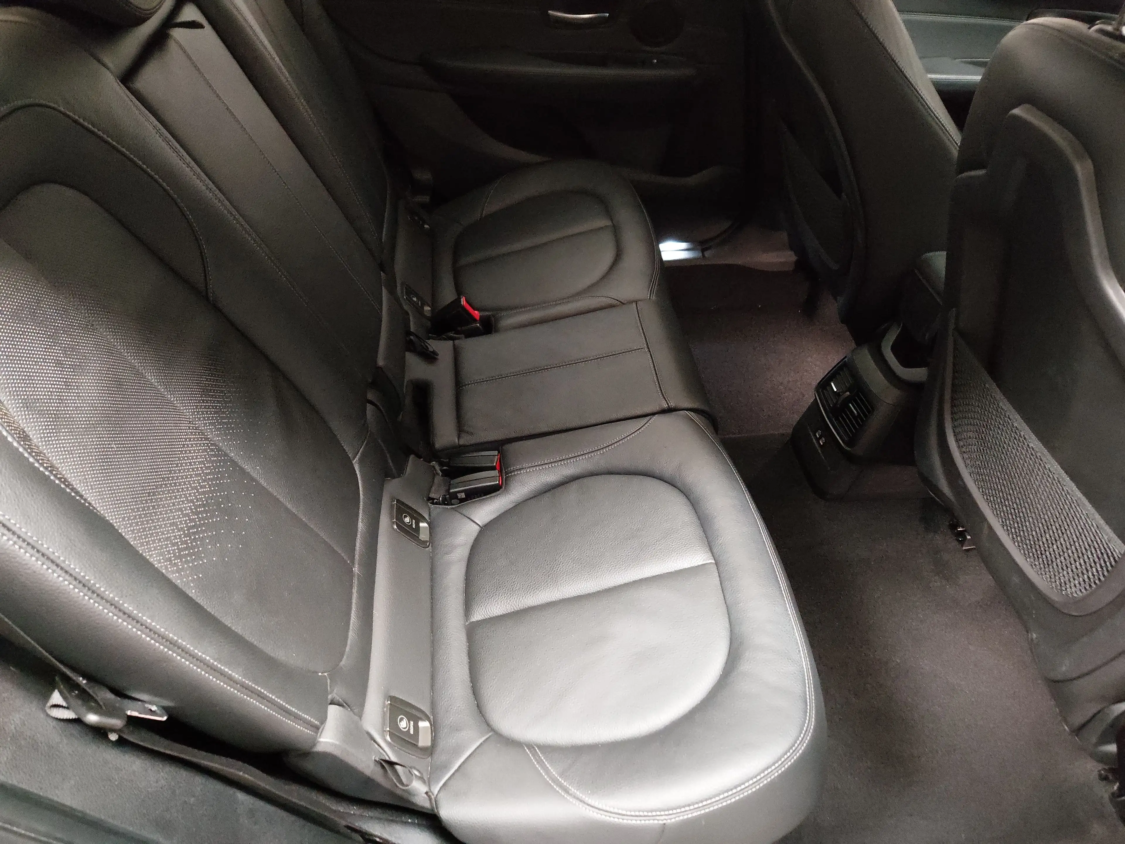 BMW 218 218d Luxury-Line LEDER NAVI LED SHZ PDC — photo 12