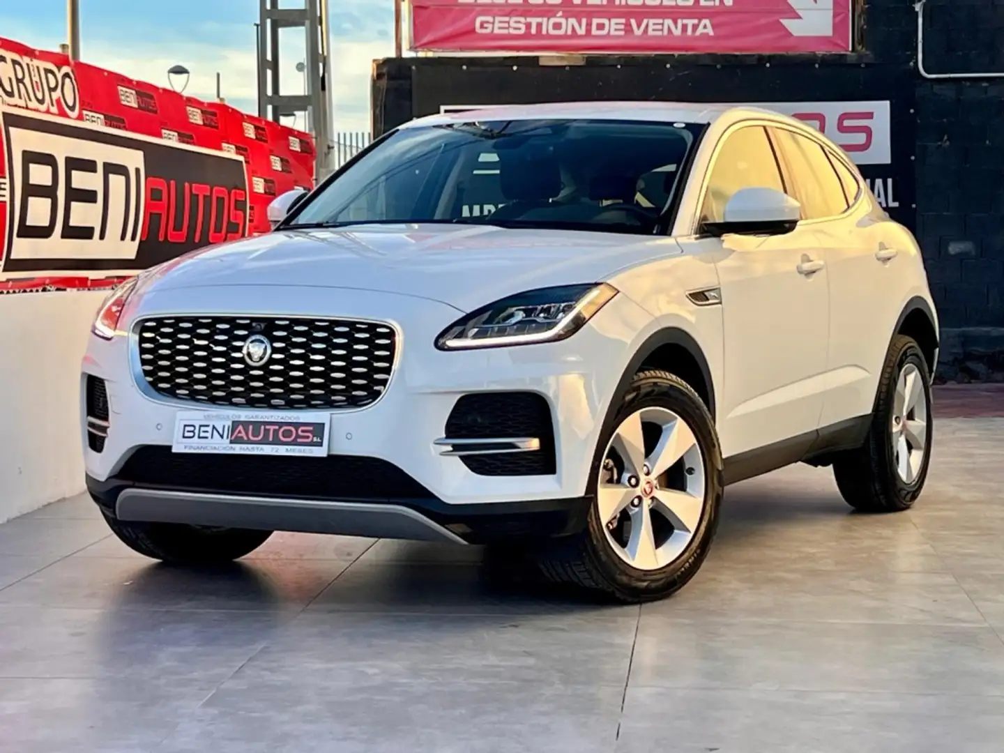 Jaguar E-Pace 2.0D I4 SE AWD Aut. 163 Weiß - 1