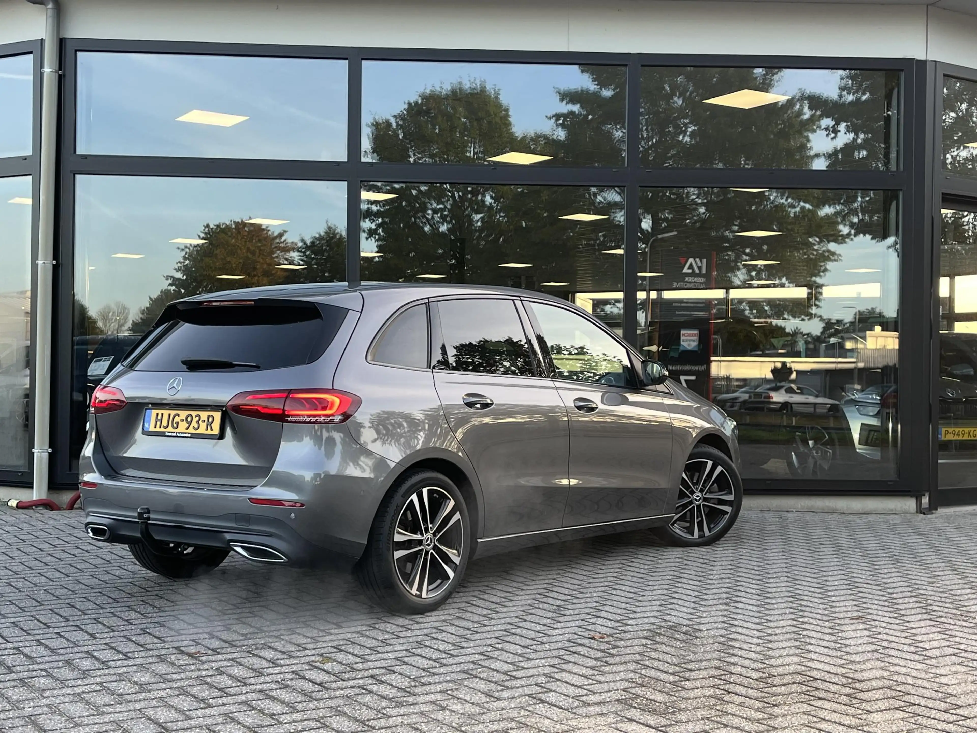 Mercedes-Benz B 200 Business Solution AMG — photo 3