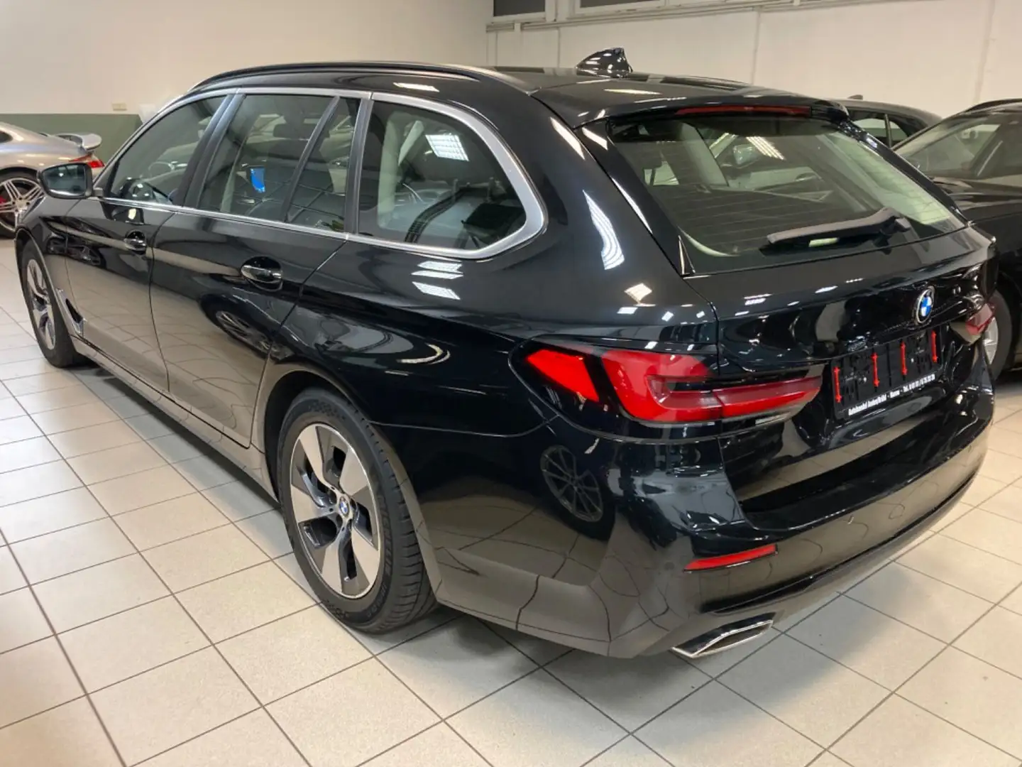 BMW 520 d Touring Autom. Navi Leder AHK LED Kamera VC Noir - 2
