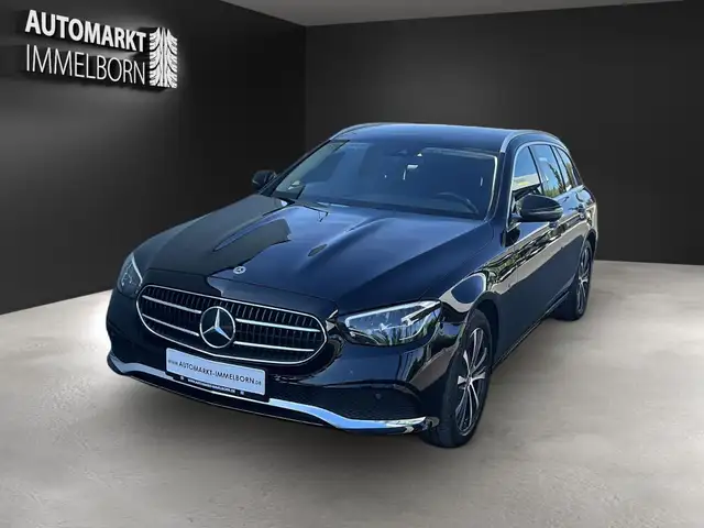 Mercedes-Benz 300 view 3