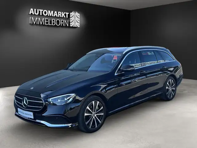 Mercedes-Benz 300 view 4