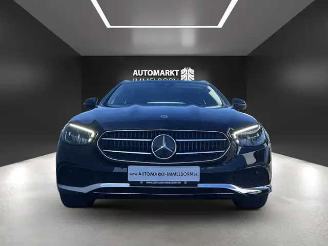 Mercedes-Benz 300 view 9