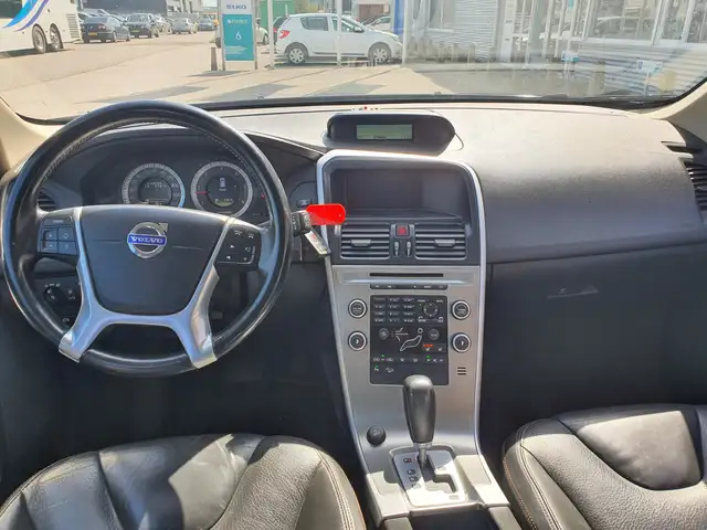 Volvo XC60 view 5