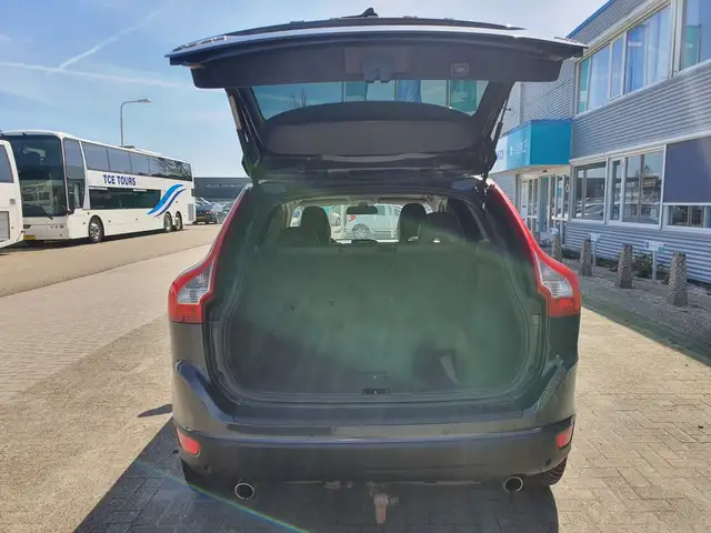 Volvo XC60 view 6
