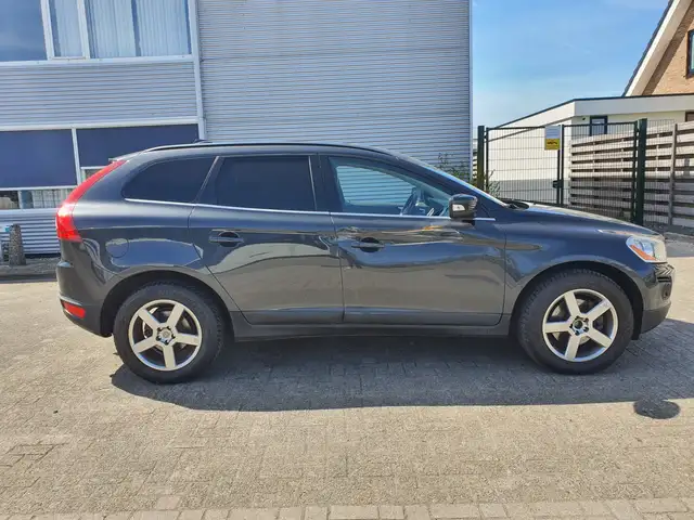 Volvo XC60 view 10
