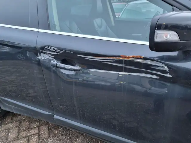 Volvo XC60 view 7