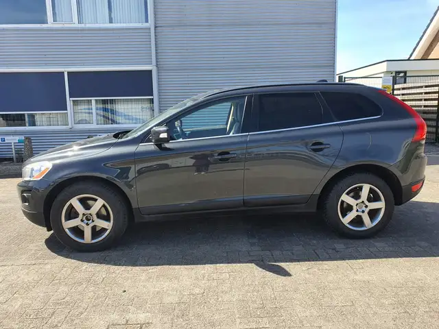 Volvo XC60 view 9