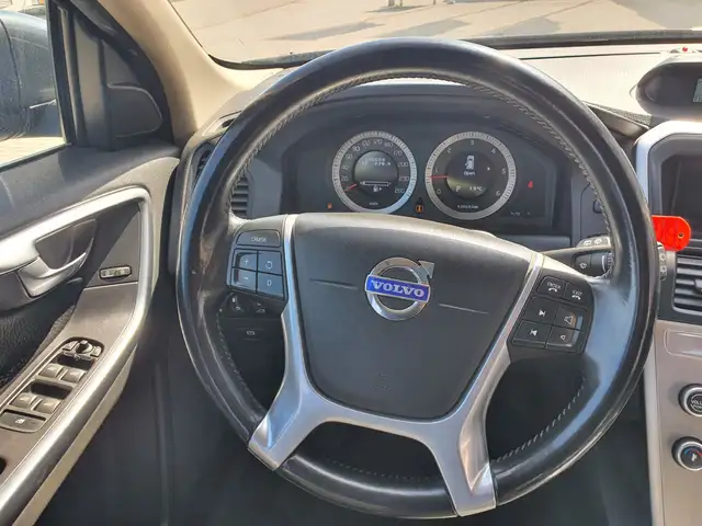 Volvo XC60 view 14