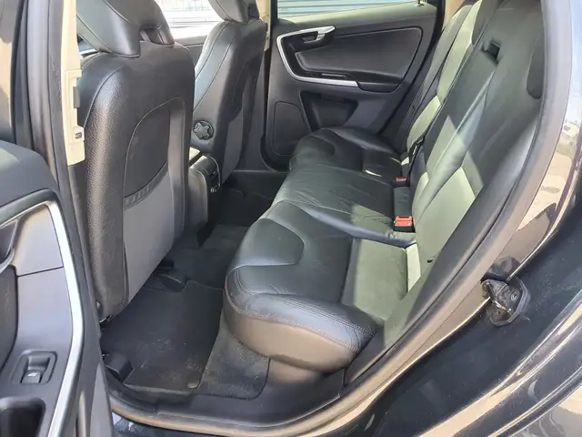 Volvo XC60 view 20