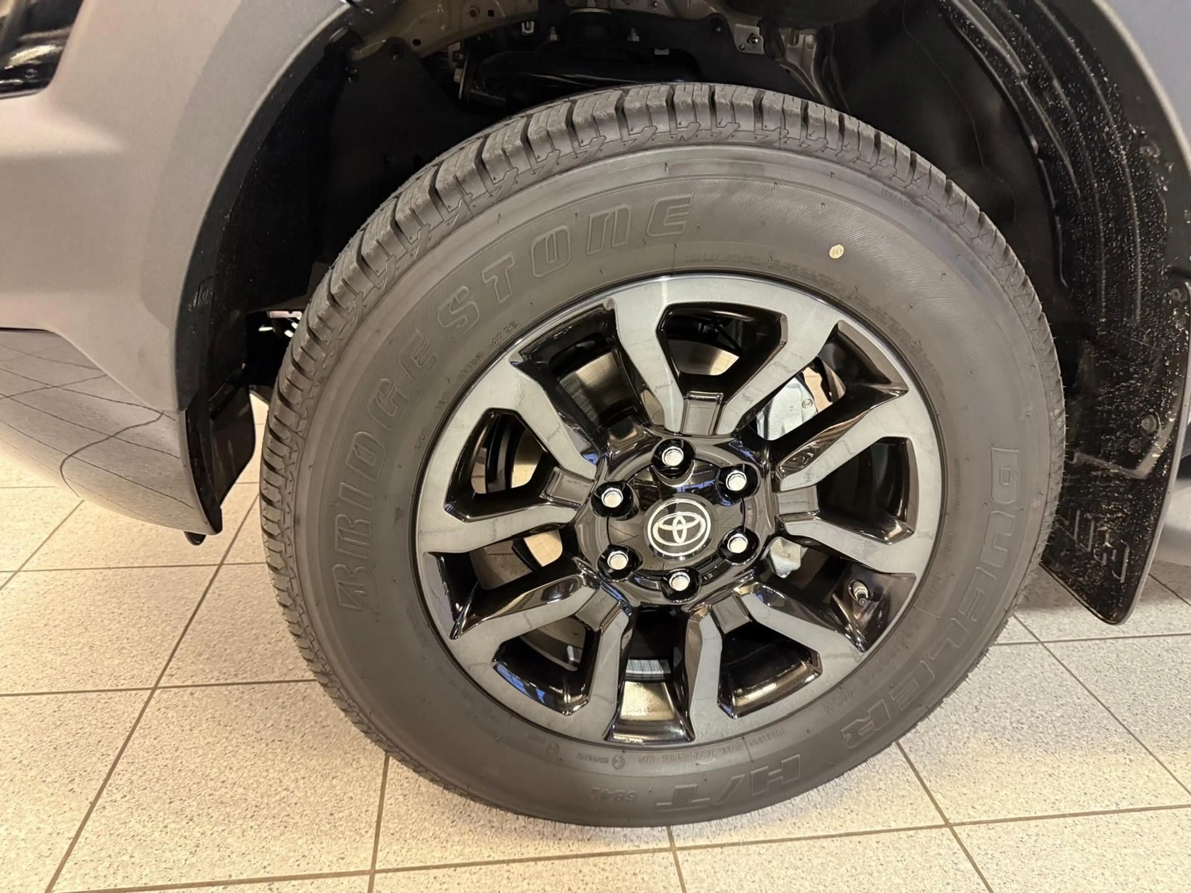 Toyota Hilux DOUBLE CAB INVINCIBLE-MILD HYB.-LEDER-45.990 — photo 9