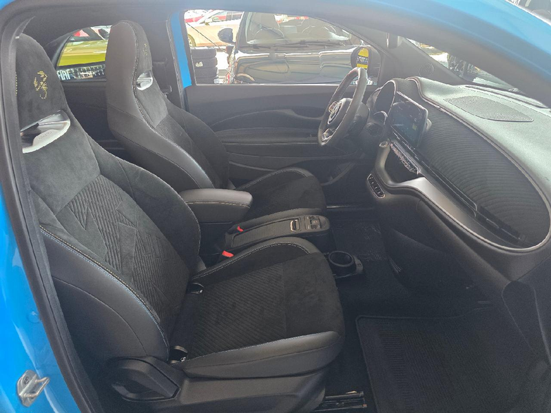 Abarth 500e Cabrio Turismo Alcantara LED Navi Soundmodul... — photo 13