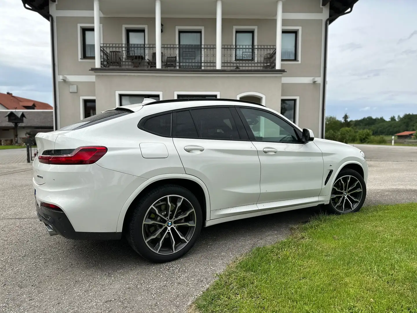 BMW X4 xDrive 20 d M Sport Weiß - 2