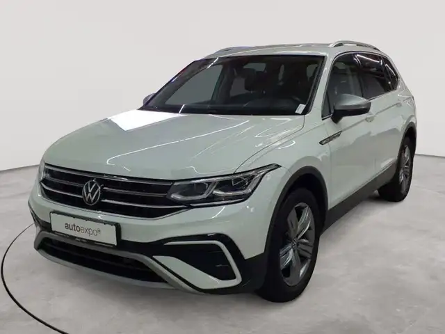 Volkswagen Tiguan view 2