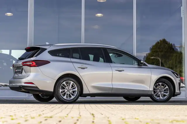 Ford Focus view 2