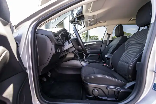 Ford Focus view 9