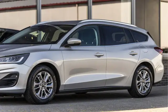 Ford Focus view 15