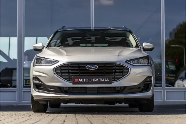Ford Focus view 3