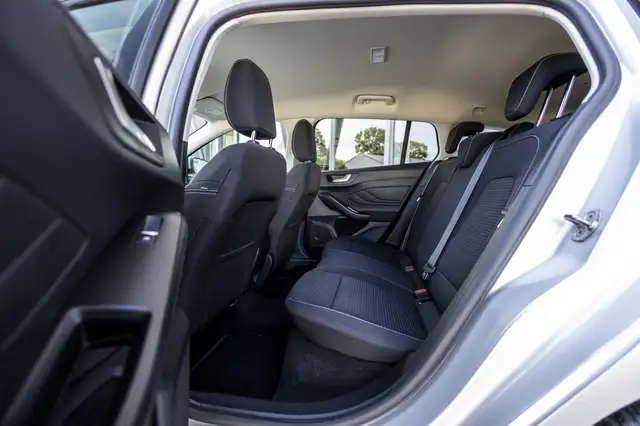 Ford Focus view 10