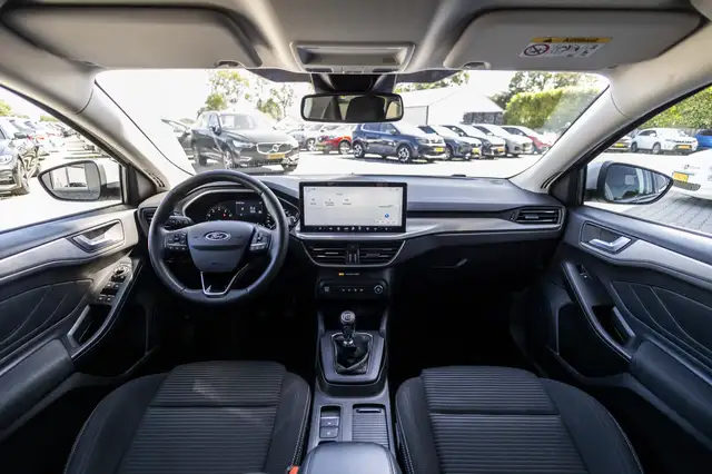 Ford Focus view 6