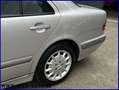 Mercedes-Benz E 200 Elegance * 107.000 KM * Youngtimer * Argent - thumbnail 27