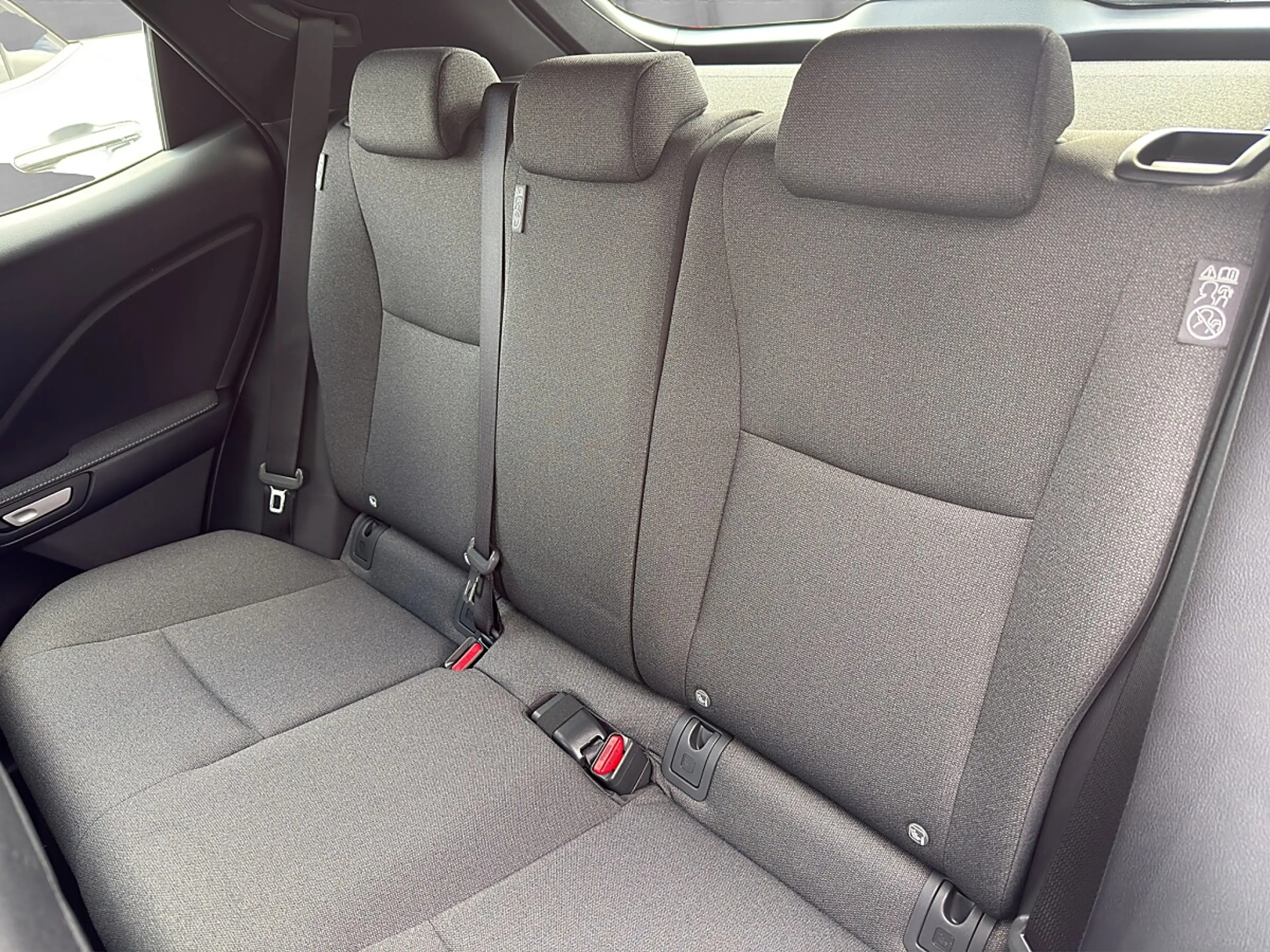 Lexus LBX Basis 136 PS 2WD — photo 10