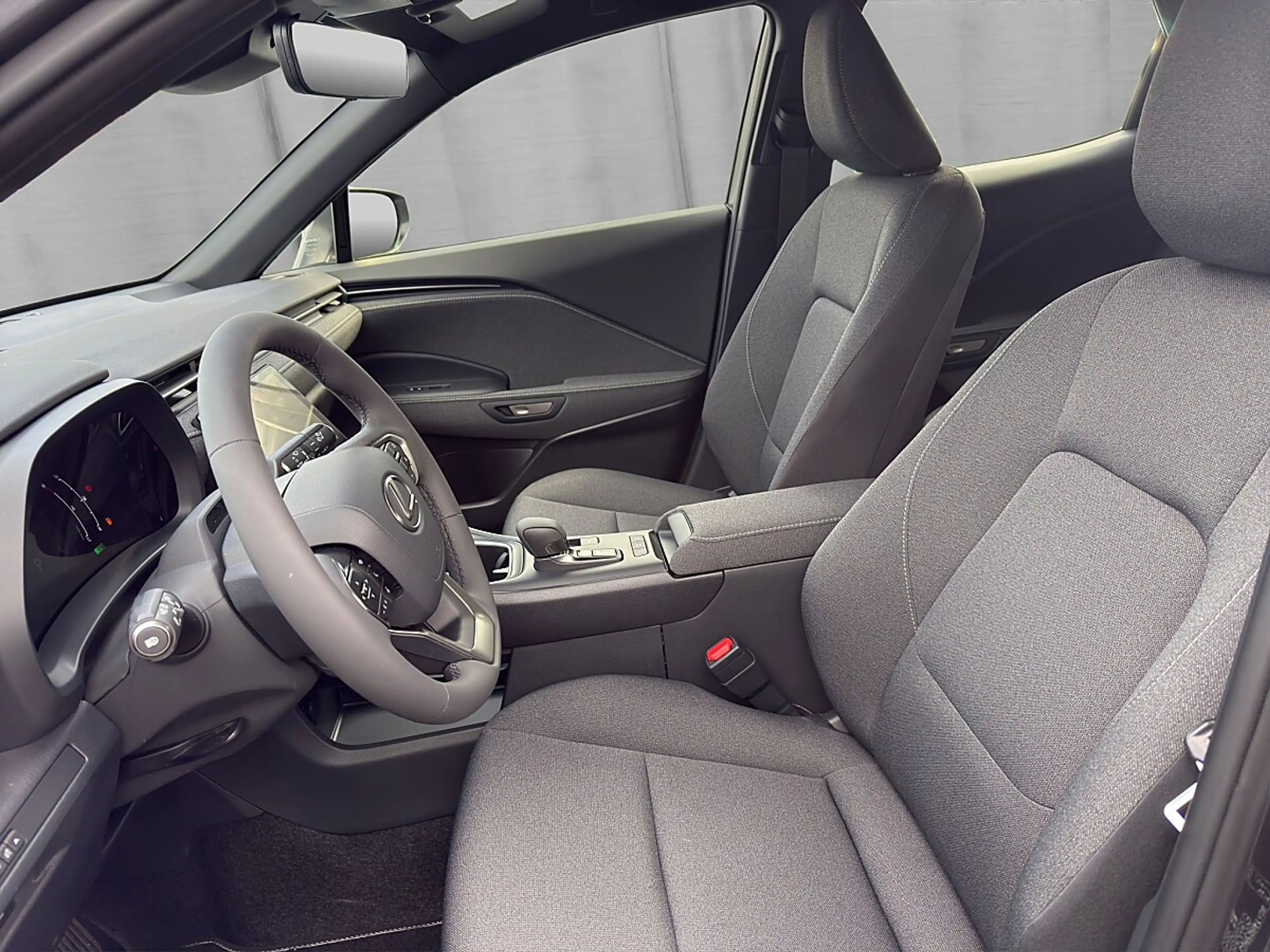 Lexus LBX Basis 136 PS 2WD — photo 9