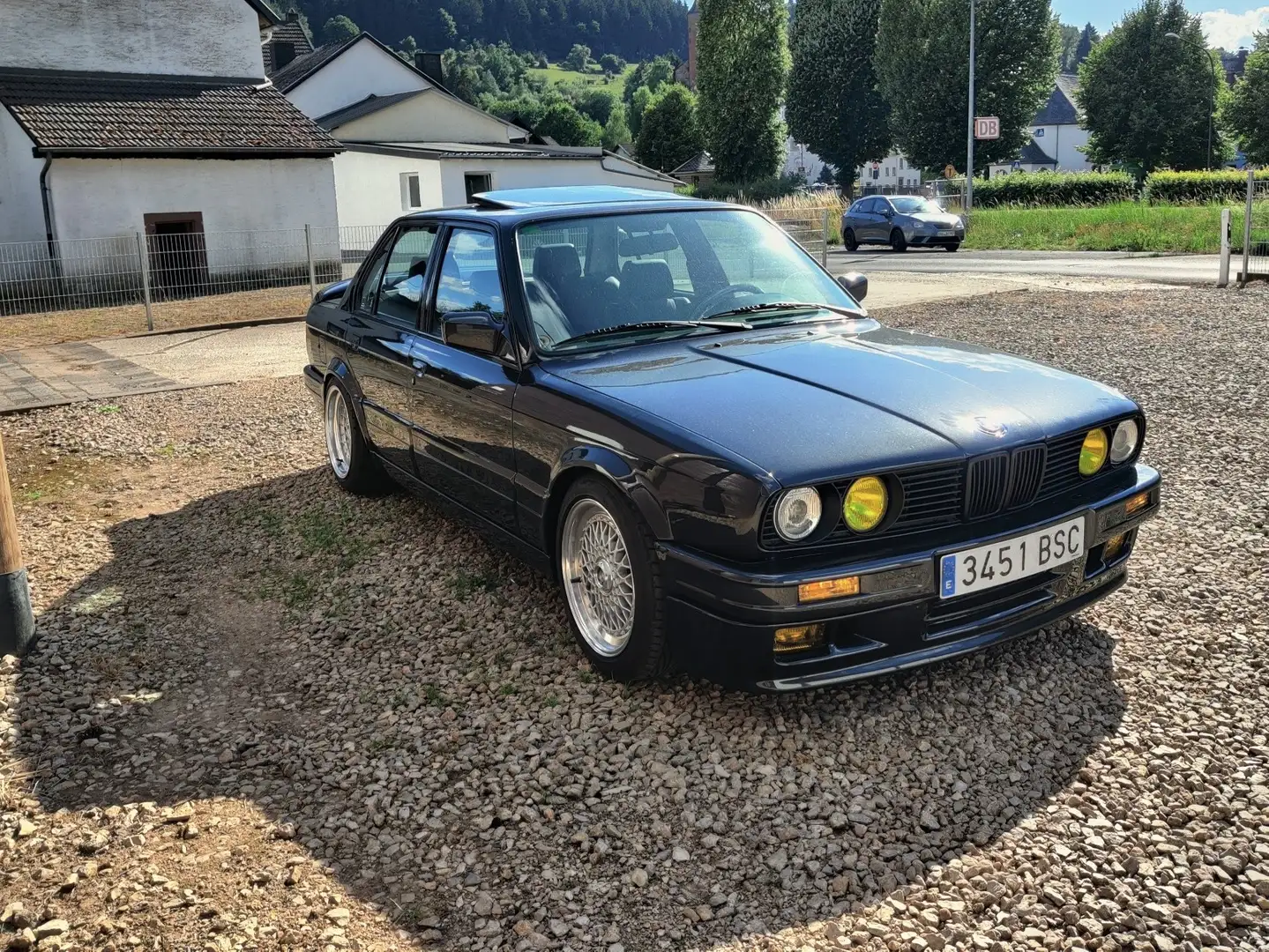 BMW 320 325i Чорний - 1