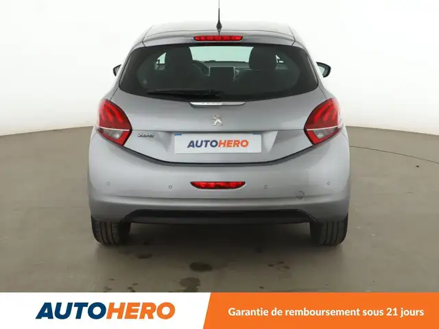 Peugeot 208 view 5