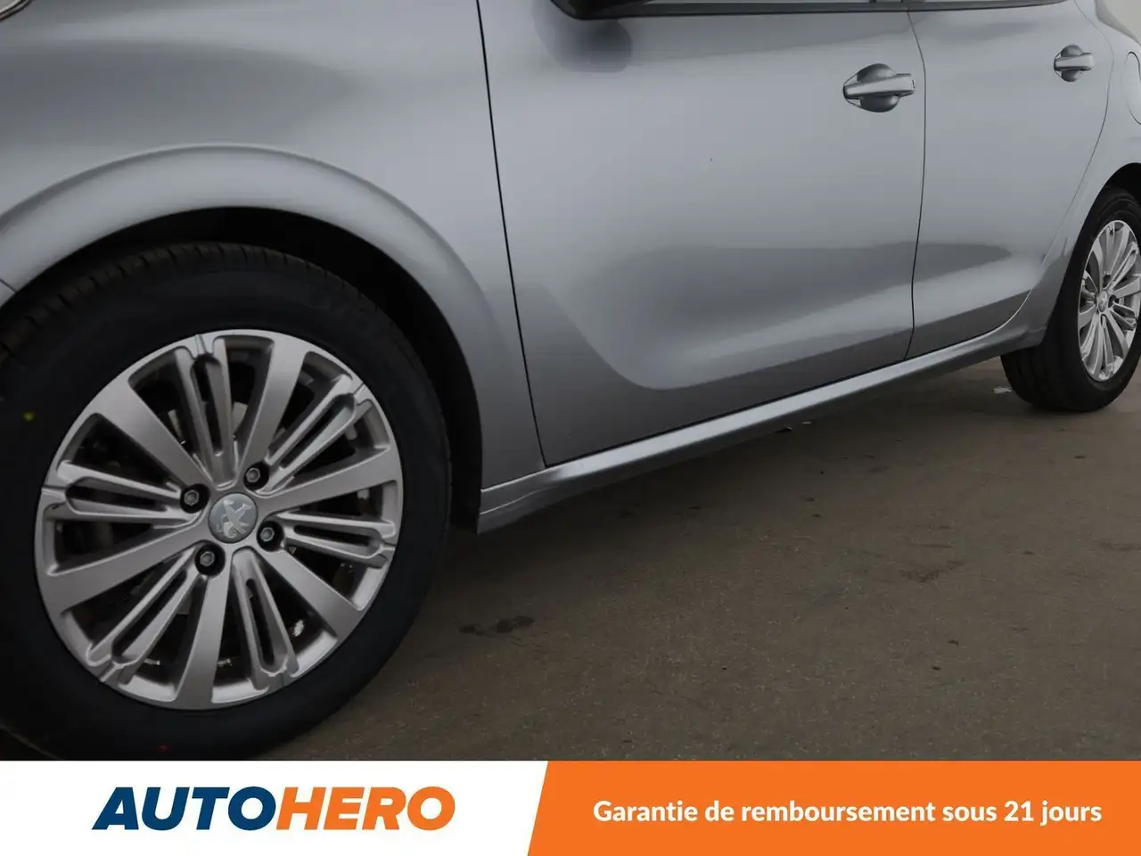 Peugeot 208 208 — photo 30