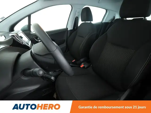 Peugeot 208 view 10
