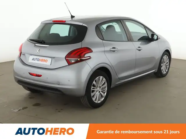 Peugeot 208 view 6