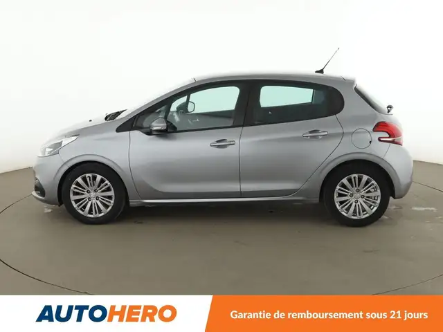 Peugeot 208 view 3