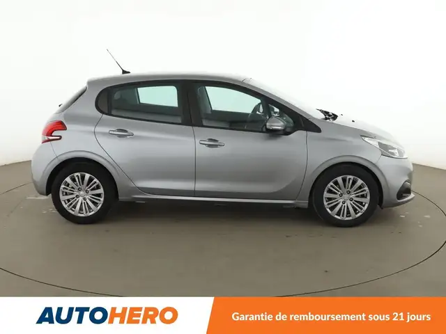 Peugeot 208 view 7