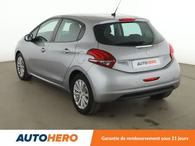 Peugeot 208 view 4