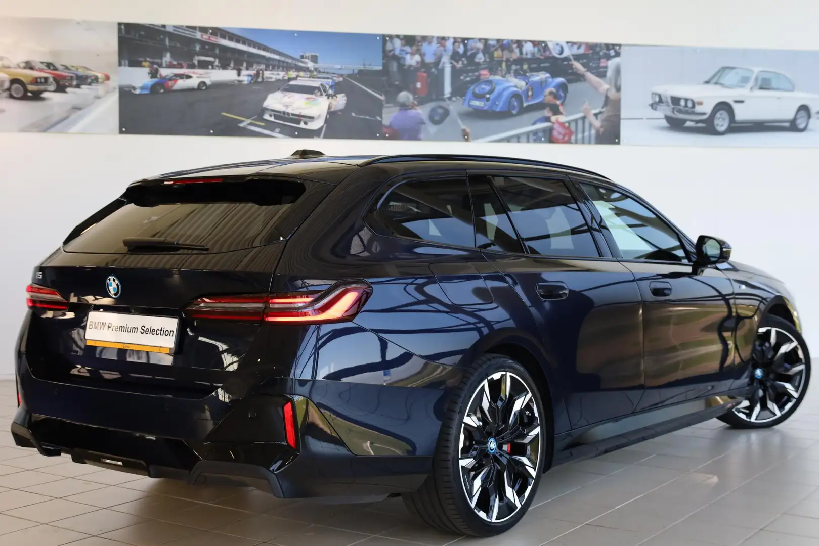 BMW i5 Touring eDrive40 | M Sportpakket Pro | Comfort Pac Zwart - 2