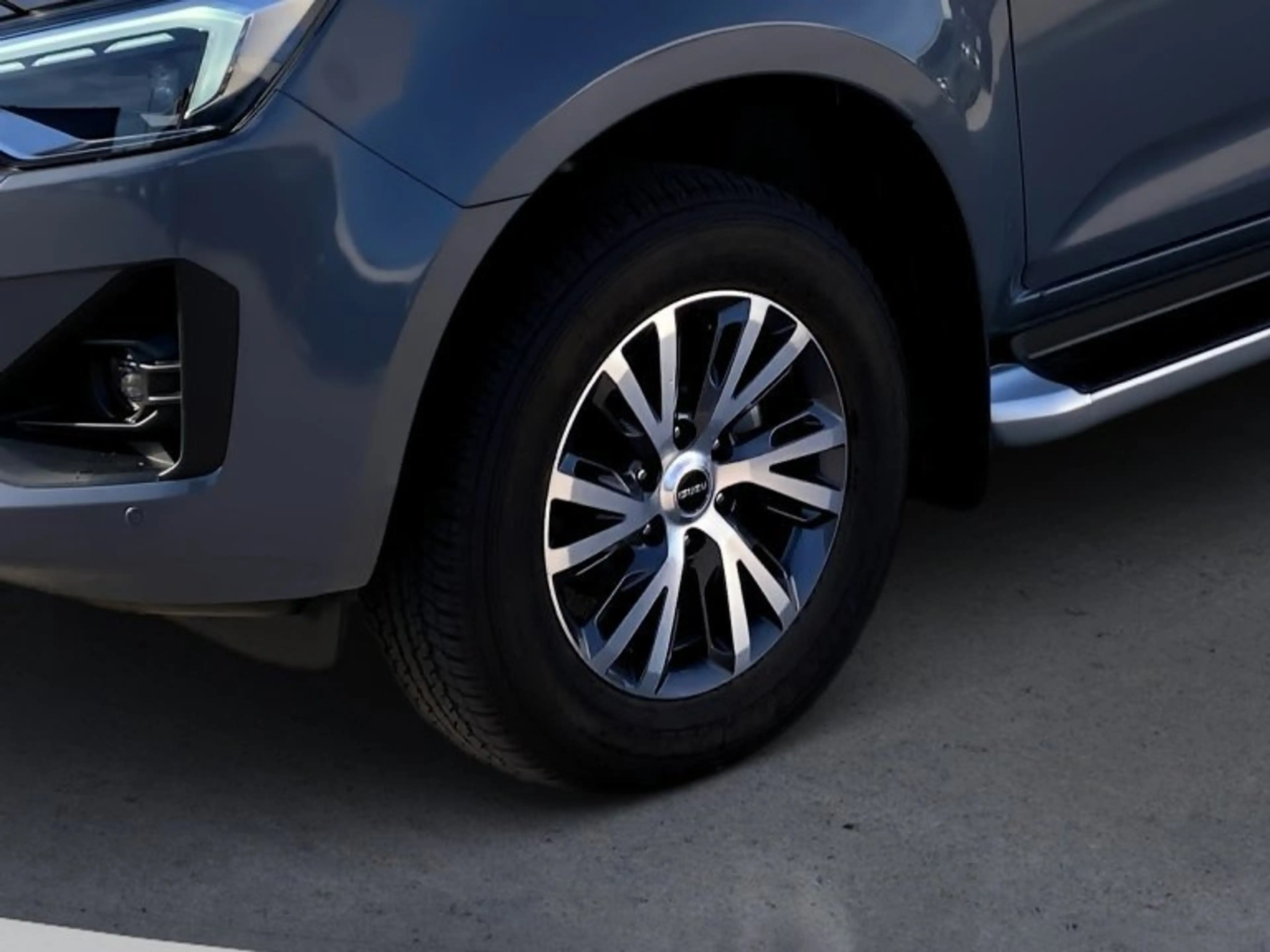 Isuzu D-Max Double Cab 4x4 LSE — photo 8