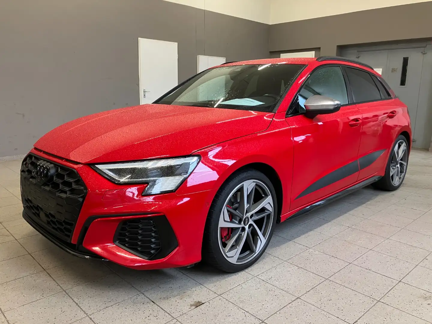 Audi S3 Sportback 2.0 TFSI qu. S tr. Matrix*RFK*19*B&O Rot - 2