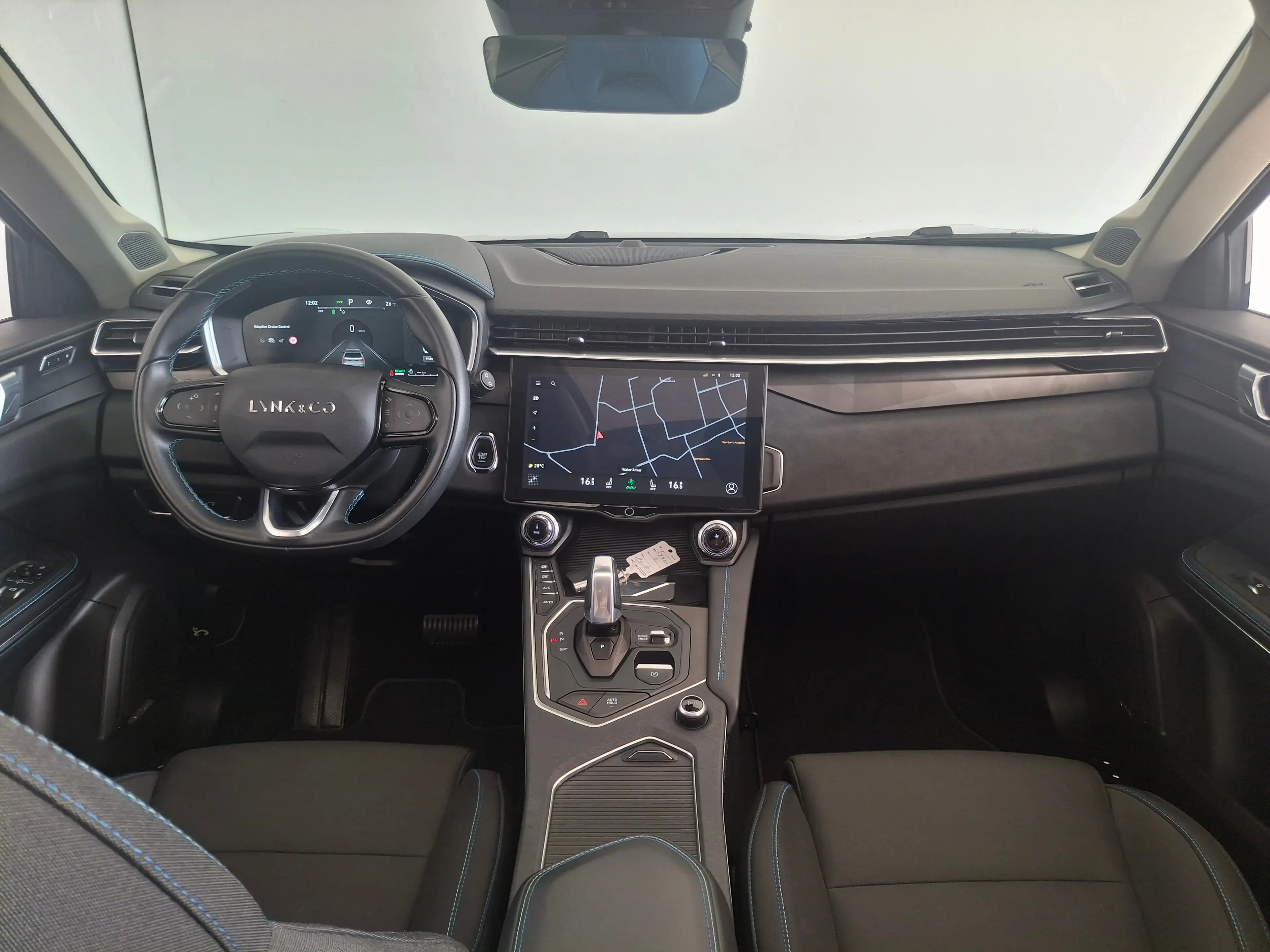Lynk & Co 01 1.5 PHEV PANO LED INFINITY SOUND MEMORY 360° Camer — photo 4