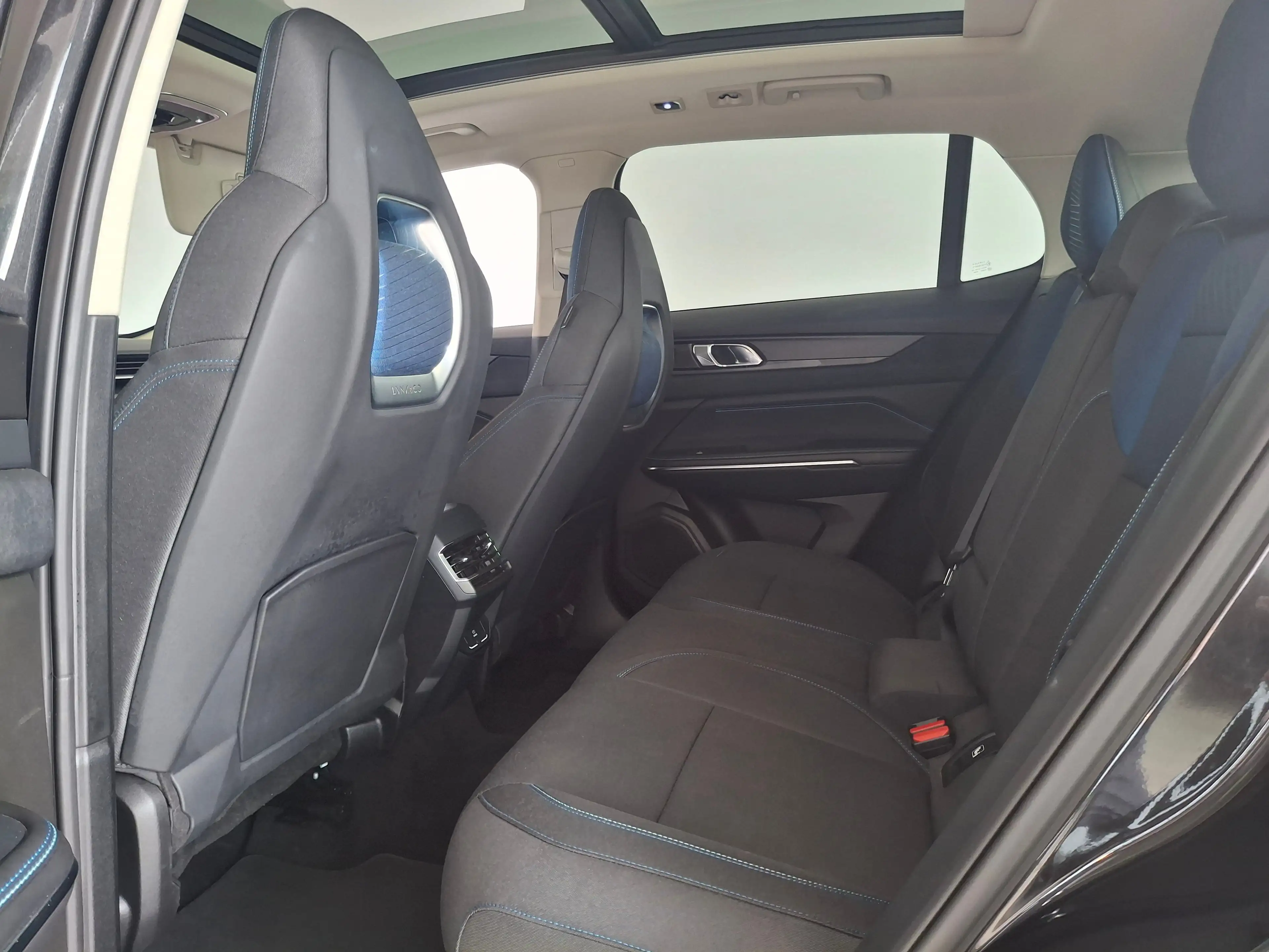Lynk & Co 01 1.5 PHEV PANO LED INFINITY SOUND MEMORY 360° Camer — photo 7