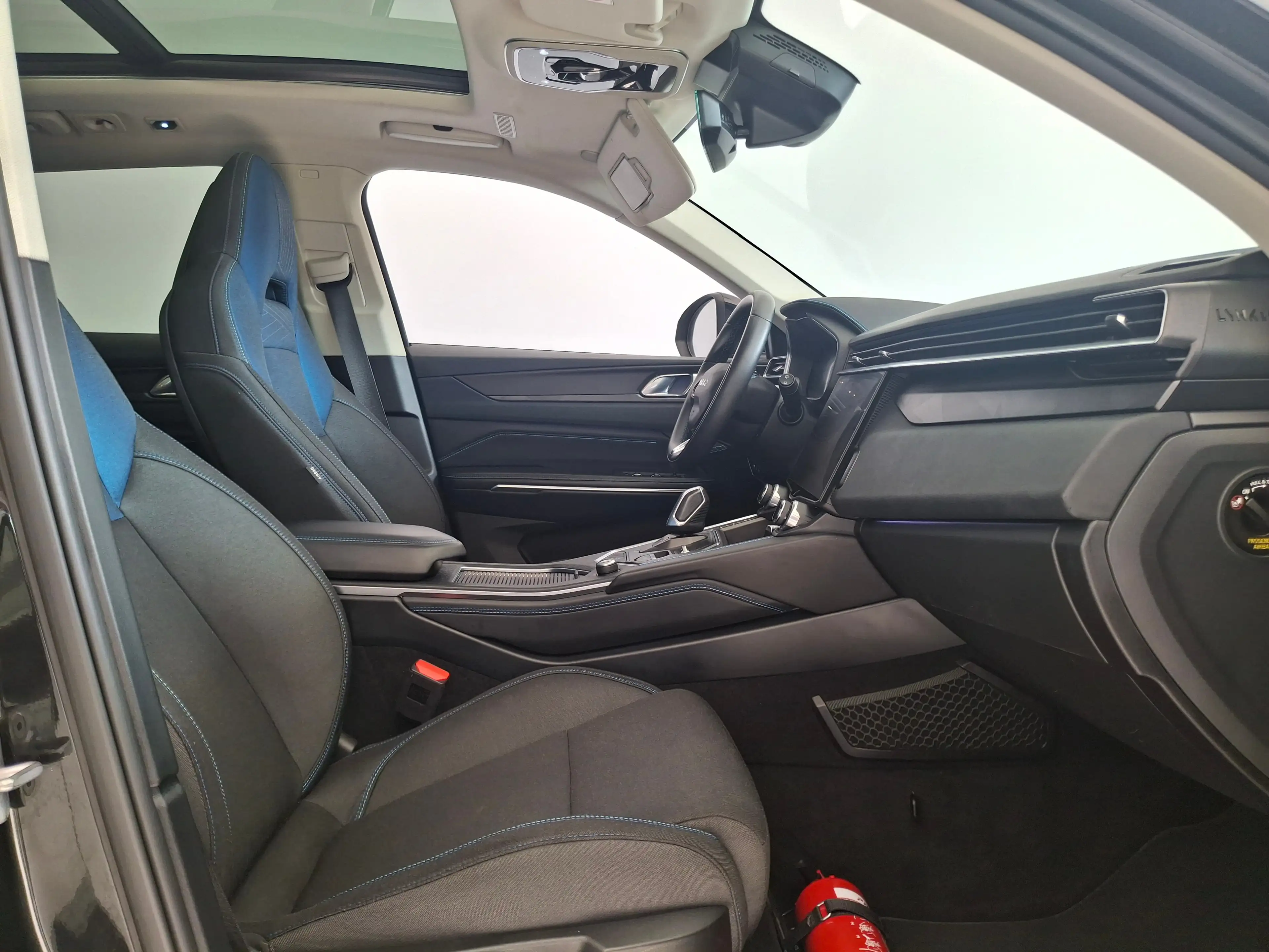 Lynk & Co 01 1.5 PHEV PANO LED INFINITY SOUND MEMORY 360° Camer — photo 6