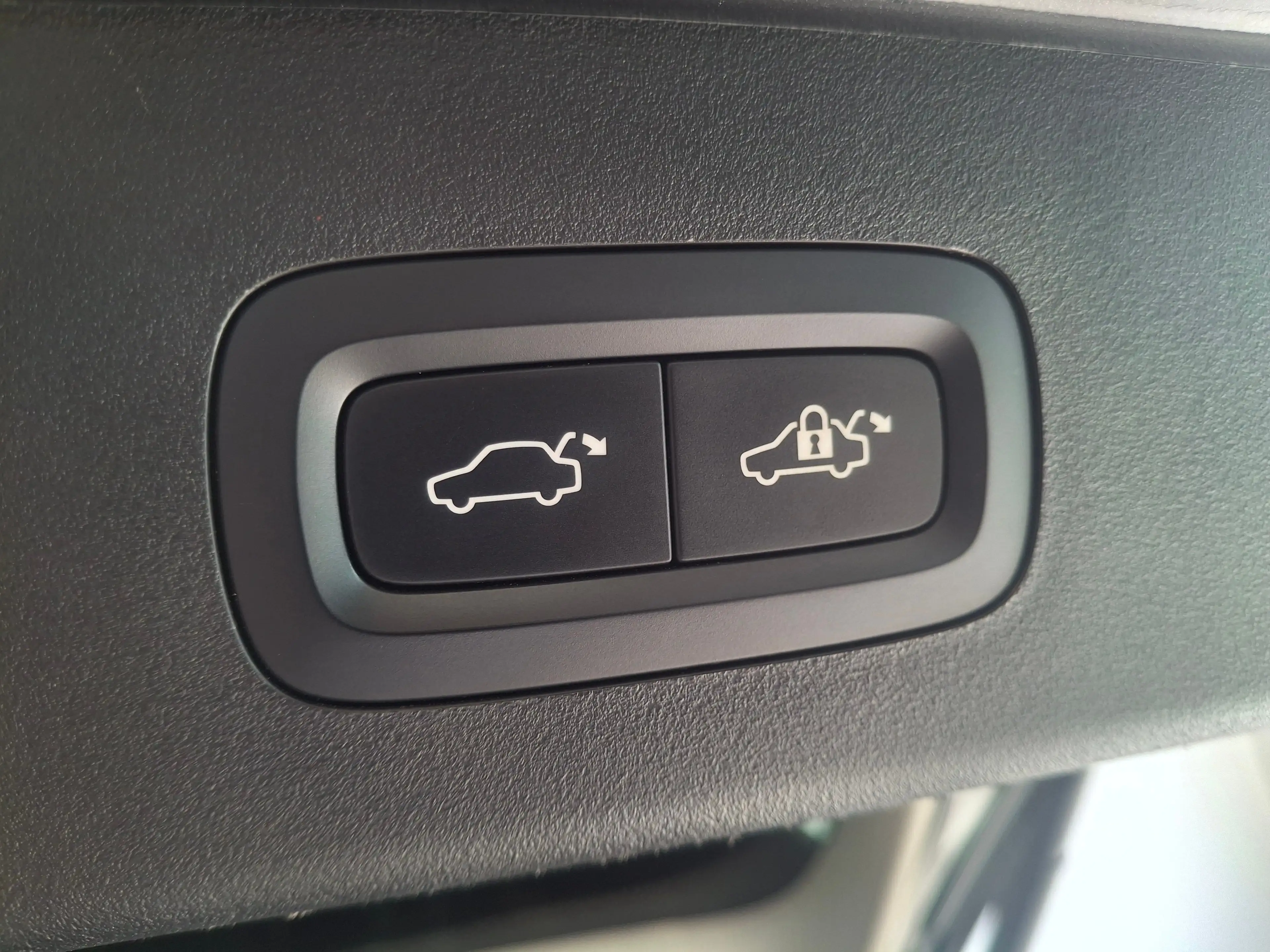 Lynk & Co 01 1.5 PHEV PANO LED INFINITY SOUND MEMORY 360° Camer — photo 15