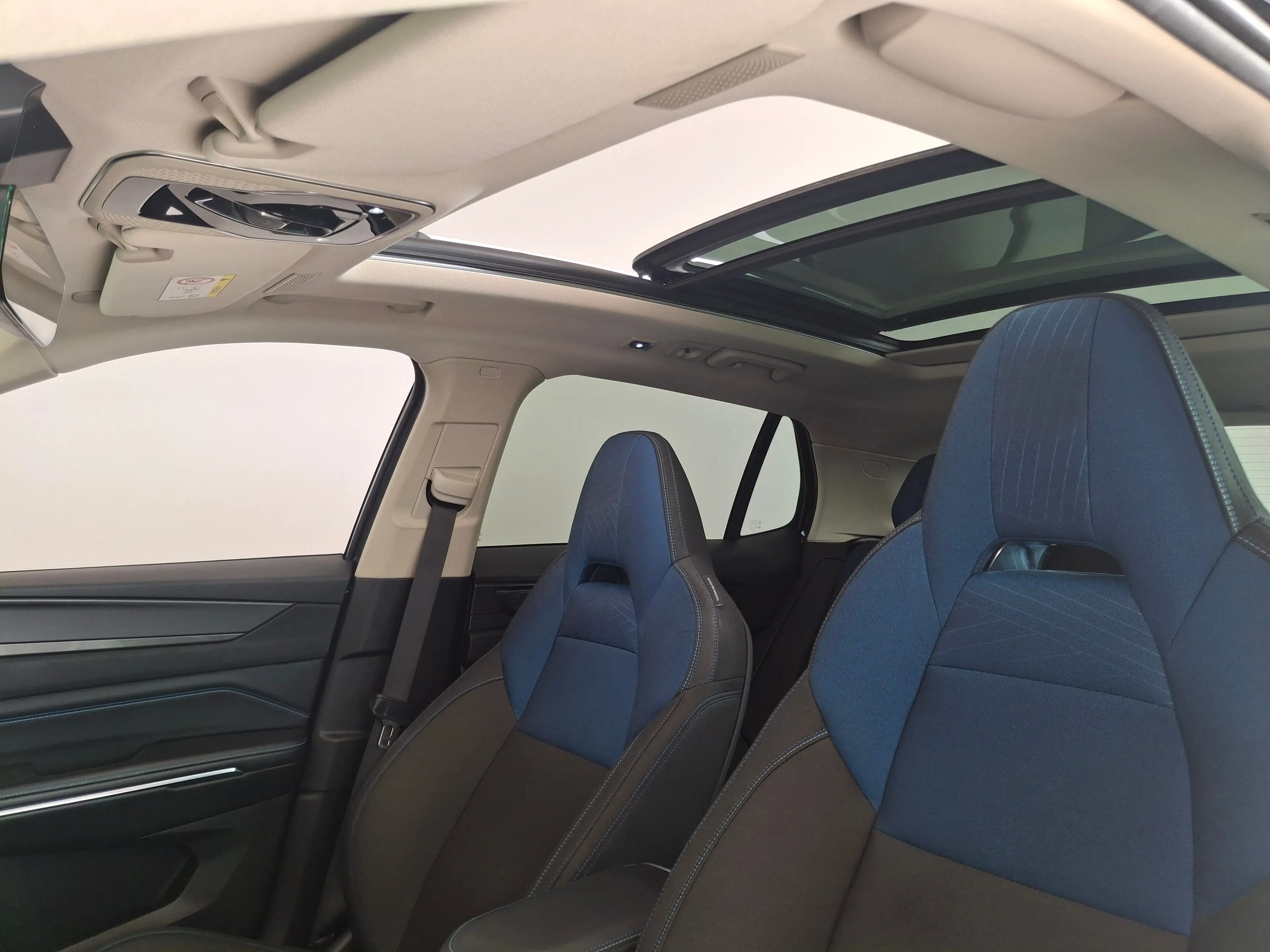 Lynk & Co 01 1.5 PHEV PANO LED INFINITY SOUND MEMORY 360° Camer — photo 10