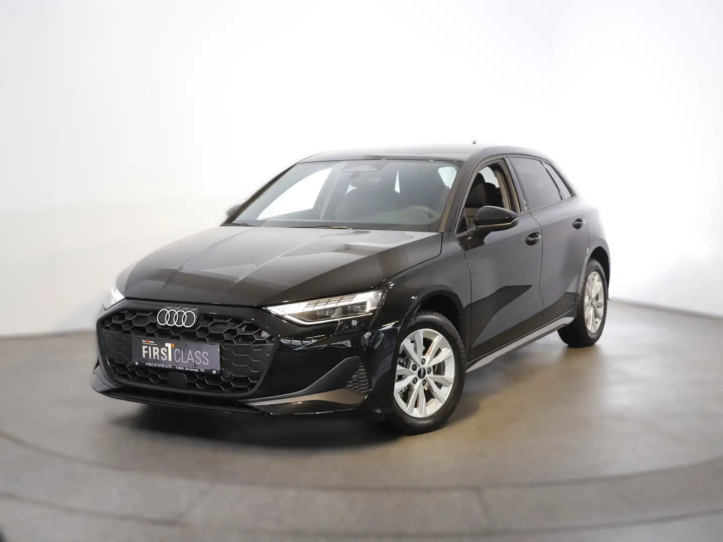 Audi A3 30 TFSI Schwarz - 1