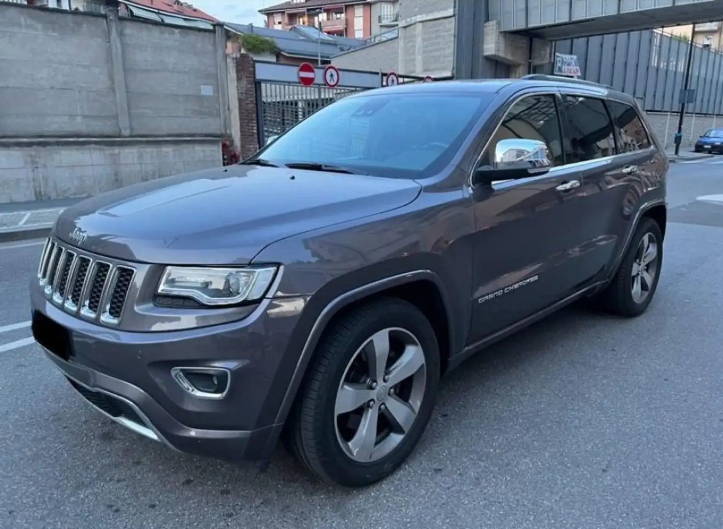 Jeep Grand Cherokee 3.0 V6 CRD 250 CV Multijet II Overland Grau - 2
