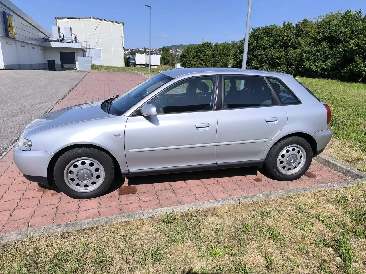 Audi A3 1.6 Benziner 108 PS | EZ 12/2000 | 190.000, foto 1